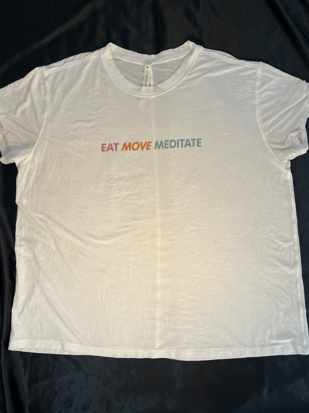 Lululemon "Eat Move Meditate" size 18 crewneck tee shirt plus size